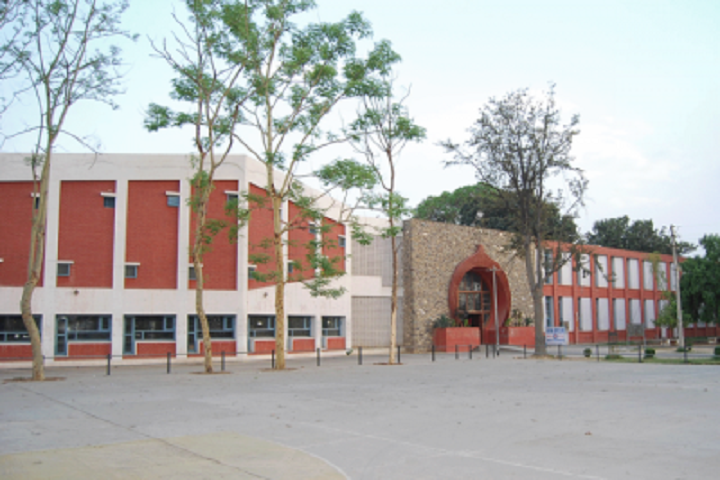 https://cache.careers360.mobi/media/colleges/social-media/media-gallery/8333/2019/1/20/Campus View Of University College Kurukshetra University Kurukshetra_Campus-View.png